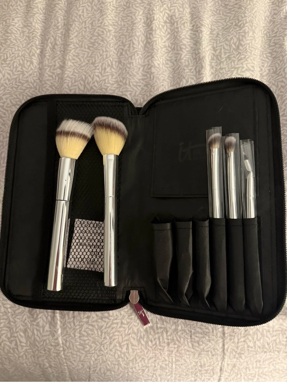 It Cosmetics for Ulta Quilted Black Zip Makeup Brush Set with Case